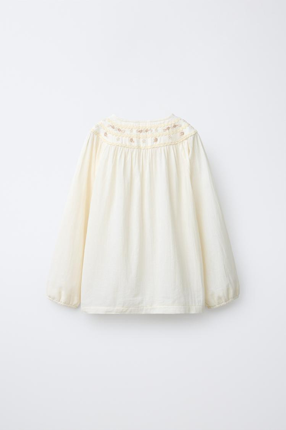 ZARA ПИЖАМА С ВЫШИТЫМИ ЦВЕТАМИ, ЭКРЮ