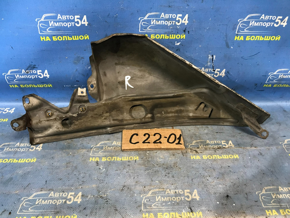 Крыло переднее правое NISSAN LARGO 1992