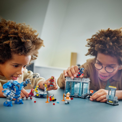Конструктор LEGO Marvel Super Heroes 76315 Лаборатория Железного человека: Оружейная комната — фото 8