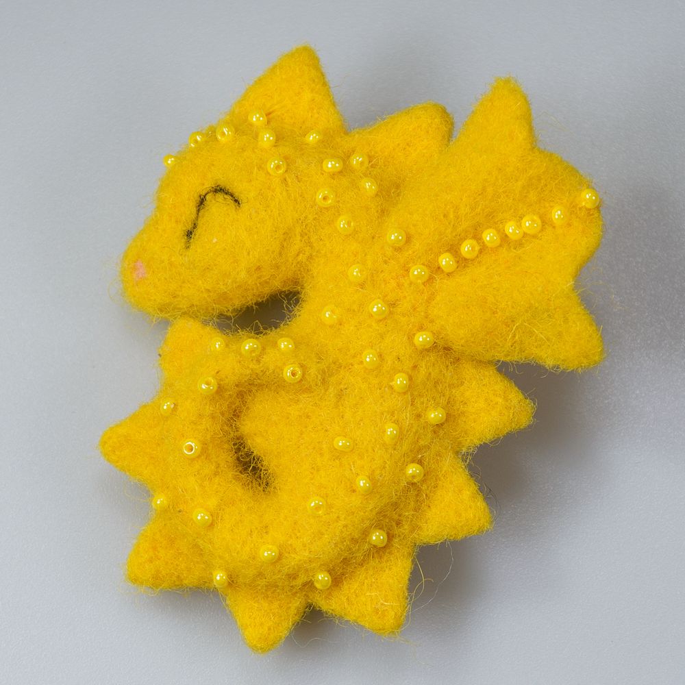 Авторская брошь Спящий дракончик