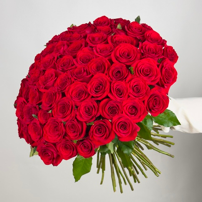 Букет цветов из 75 красных роз Россия 40 см