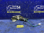 Замок двери передней левой MAZDA DEMIO 2000