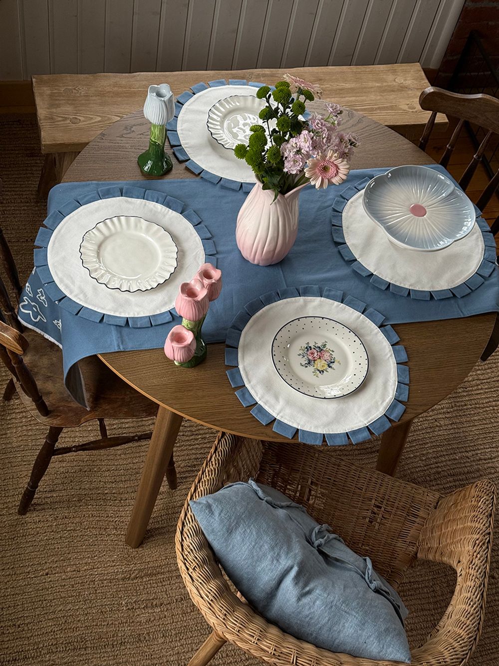 Подсвечник Floret голубого цвета из коллекции Blossom, 20 см