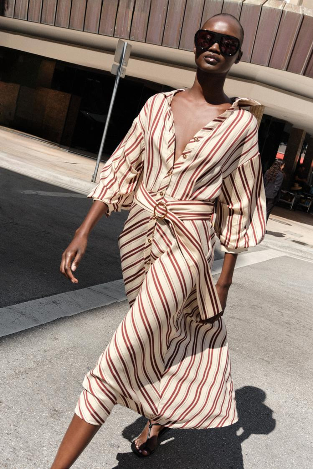 ZARA ПЛАТЬЕ МИДИ В ПОЛОСКУ С РЕМНЕМ, ЭКРЮ/ГРАНАТОВЫЙ