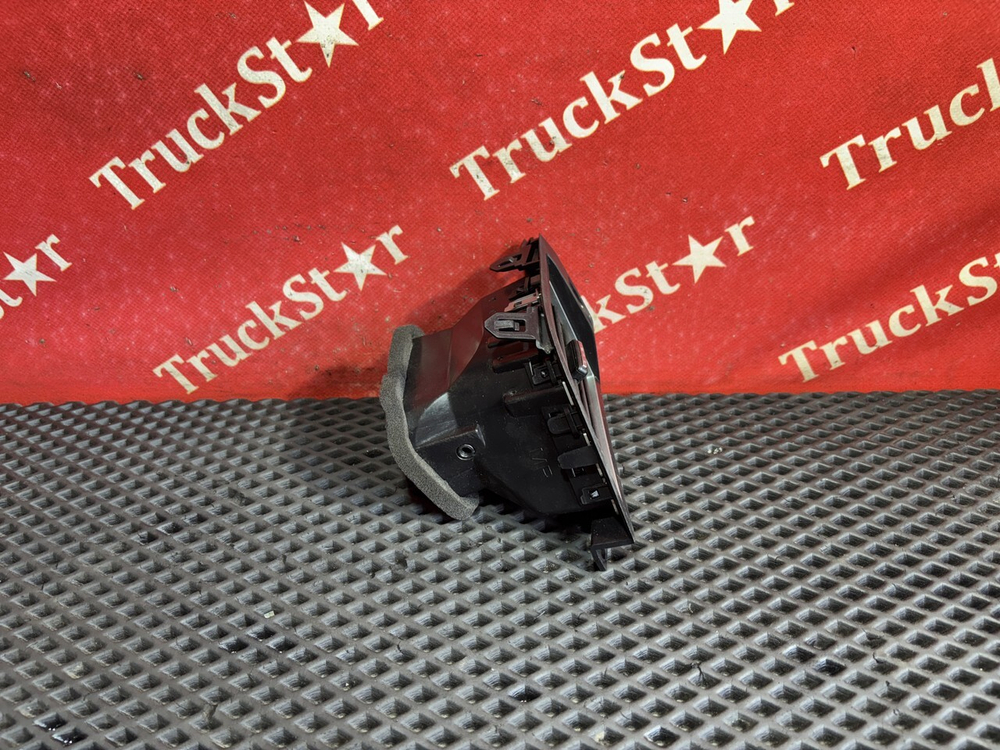 Дефлектор воздушный левый 2024г.