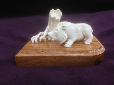 Кабан в лесу, миниатюра