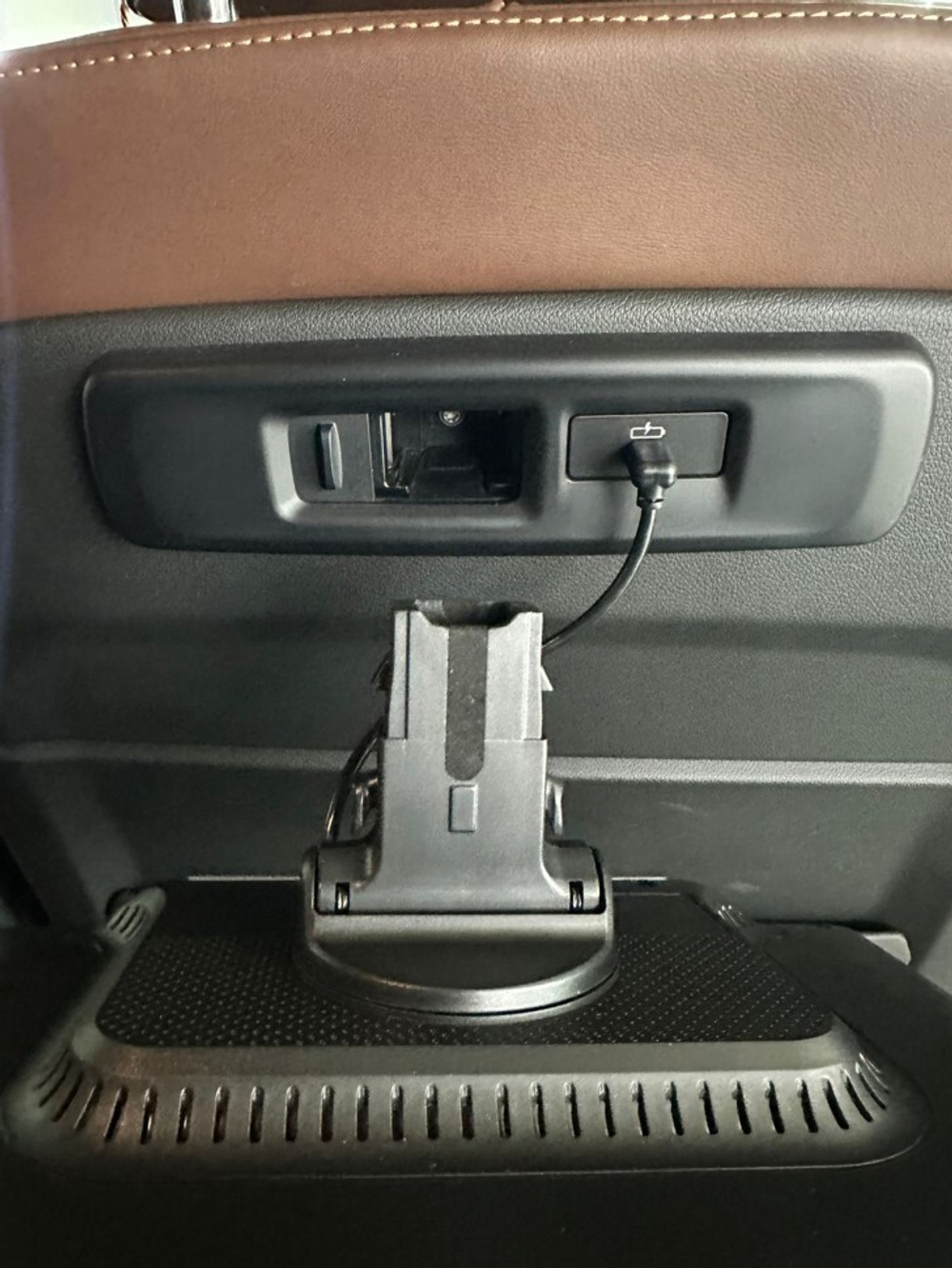 Комплект мониторов на подголовник для BMW G серии - RDL-1188 BMW с сенсорным экраном 12,3” (IPS 1920 х 1280, Android 11, 8+128Gb)