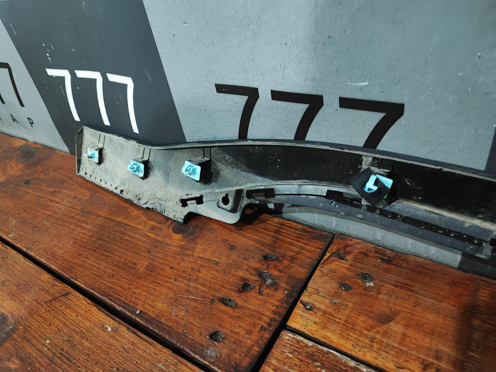 Накладка двери передней правой Kia Seltos 19-нв Б/У Оригинал 87724Q5010