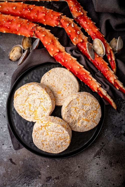 Котлеты из щуки с кремчизом и креветкой в панировке сыра чеддер