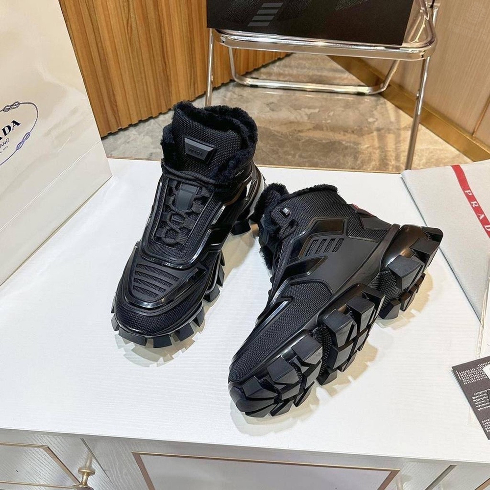 Кроссовки Prada