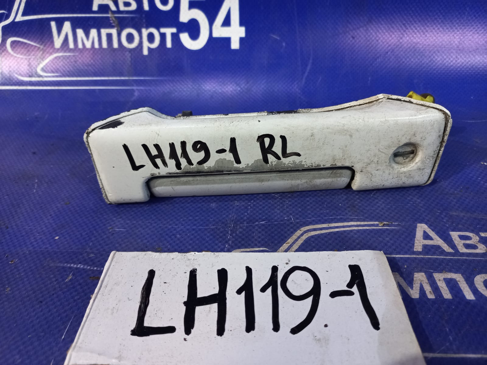 Ручка двери задней левой внешняя TOYOTA HIACE 1992