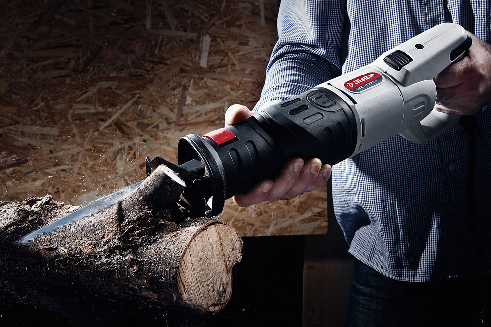 Пила сабельная Зубр Мастер ЗПС-1100 Э