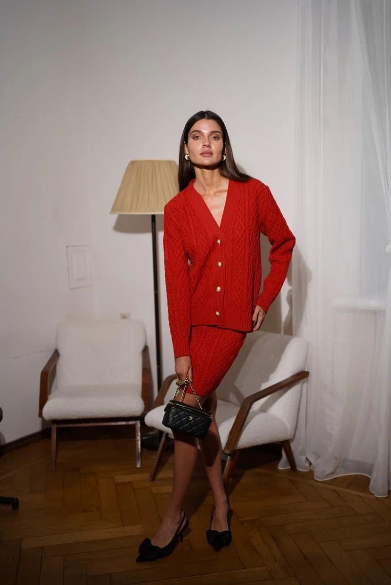 Костюм с косами кардиган и юбка красный