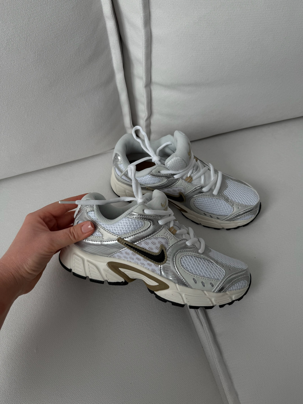 Кроссовки из натуральной кожи