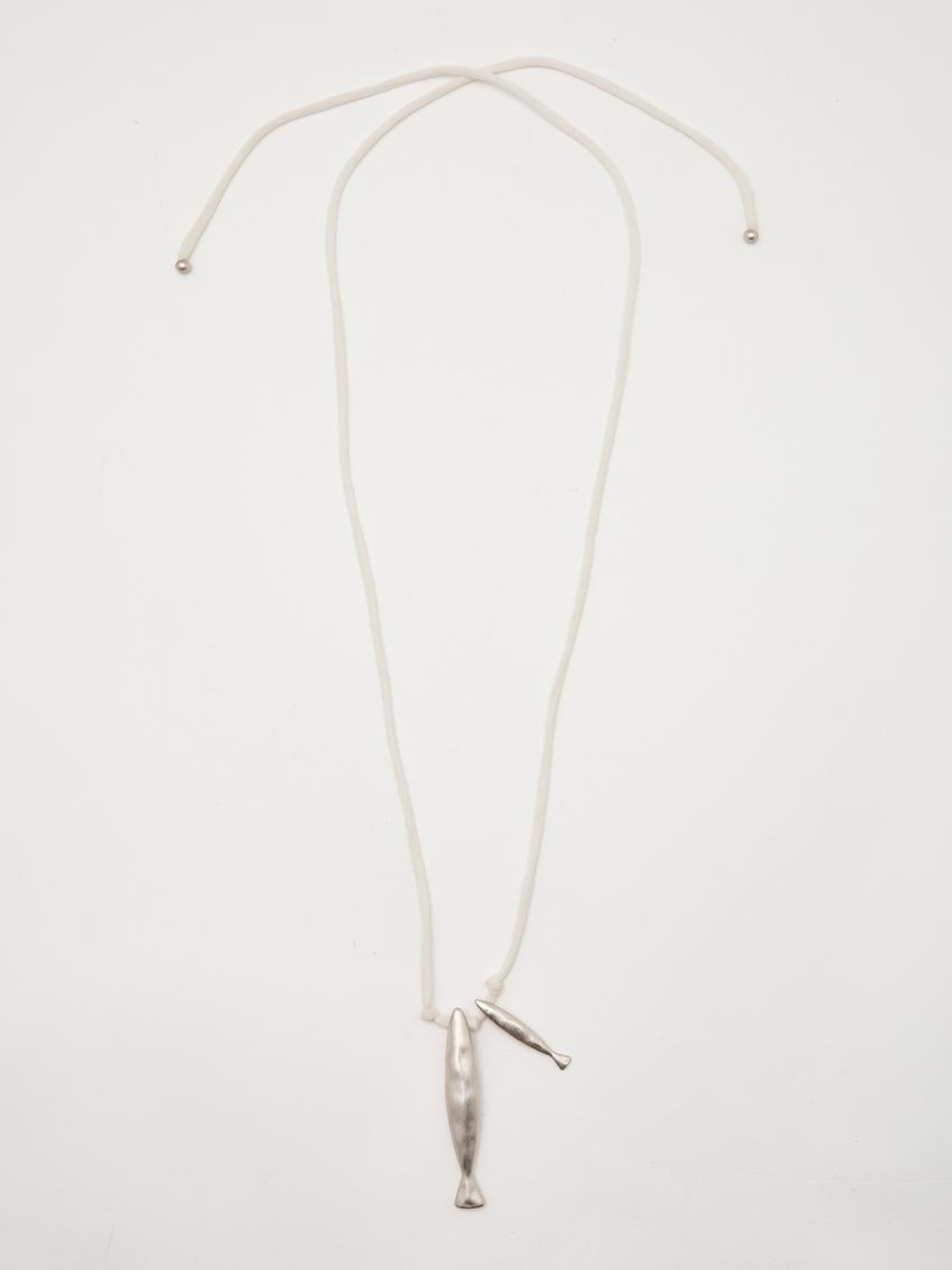 Massimo Dutti Ожерелье-шнурок из шелка с подвеской «Рыба», серебряный
