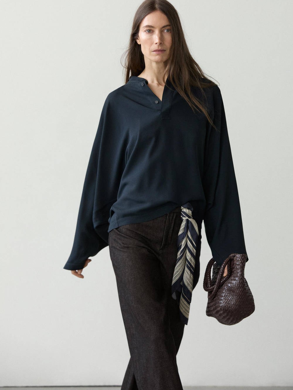 Massimo Dutti Блуза-накидка из струящейся ткани с воротником-стойкой, темно-синий