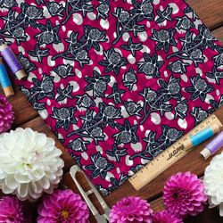 Ткань оксфорд 210 чёрно-белый клевер на розовом фоне в горошик