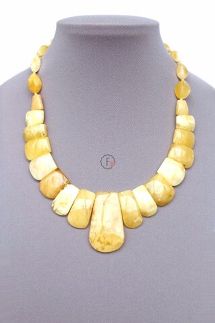 колье из природного янтаря