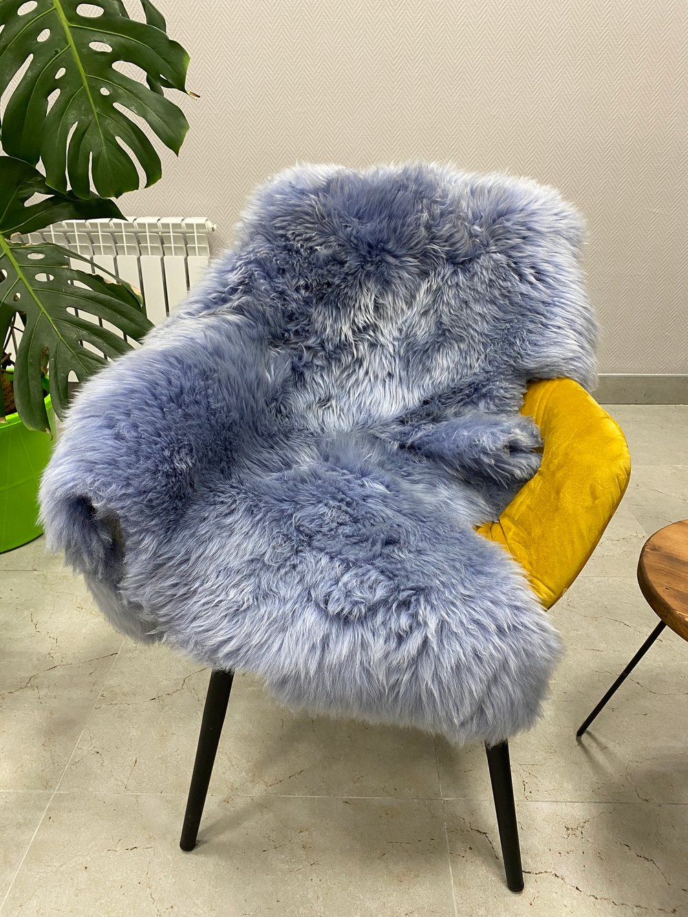 Шкура коврик меховой прикроватный овчина, 100х60 см. Синий