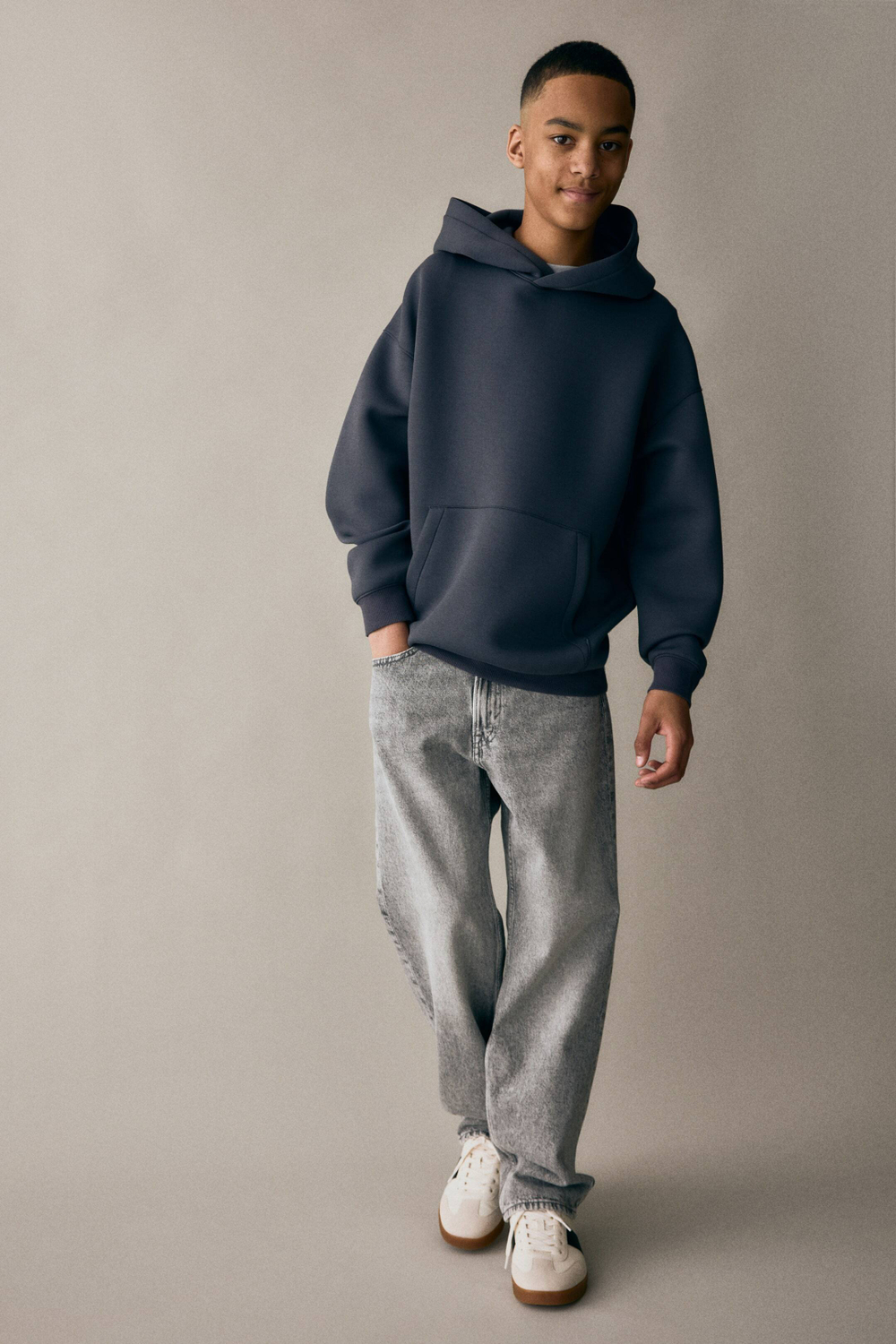 H&M Джинсы свободного кроя, светло-серый