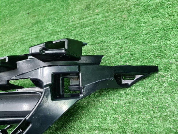 Решетка перед. бампера Mercedes S W223 20-нв AMG