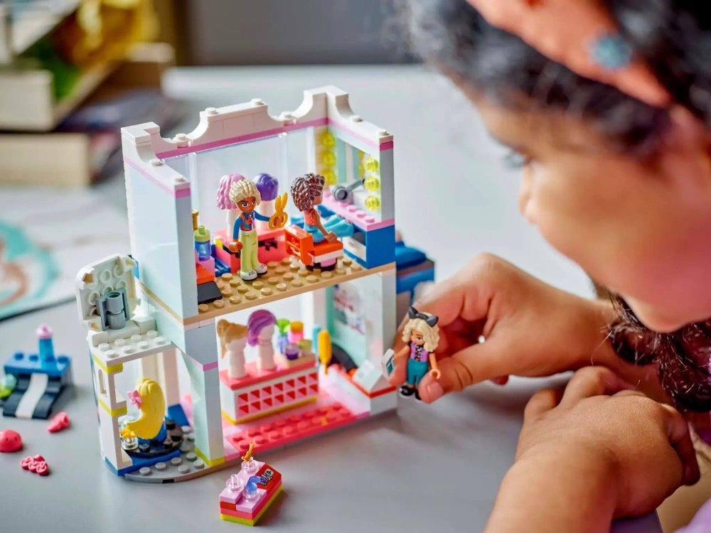 Конструктор LEGO Friends 42662 Парикмахерская и магазин аксессуаров