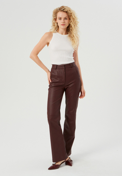 Брюки женские из экокожи винные