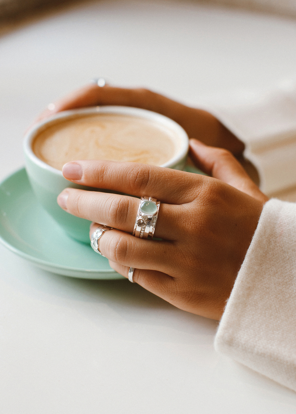 Кольцо «Мозаик» с овальным пренитом и сердечком белый циркон