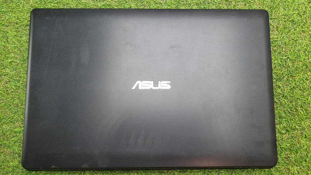 Ноутбук ASUS Celeron/4 Gb/710M  1 Gb