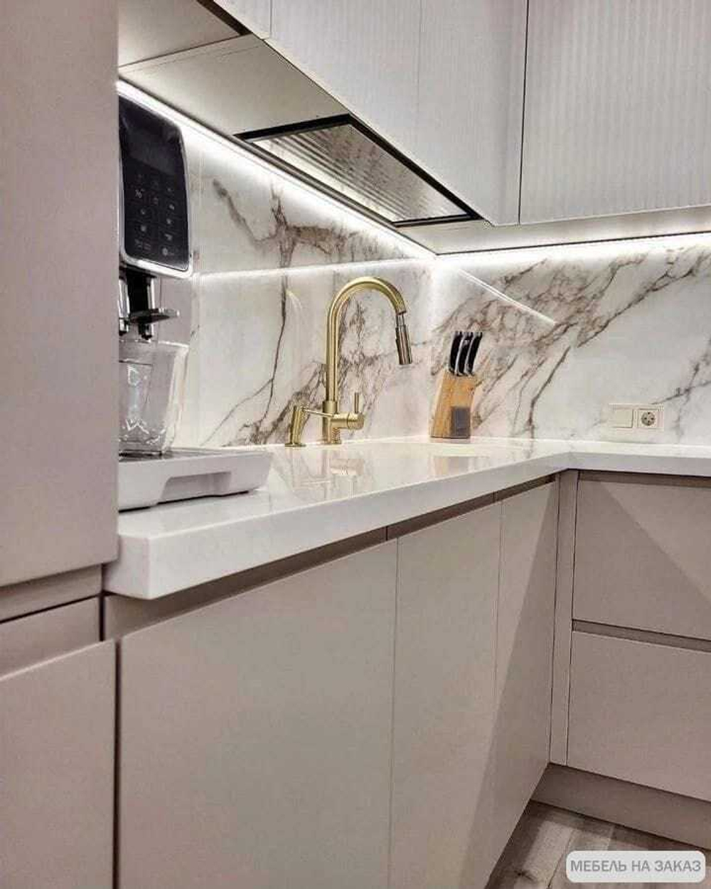 Кухня в цвете роза пепла