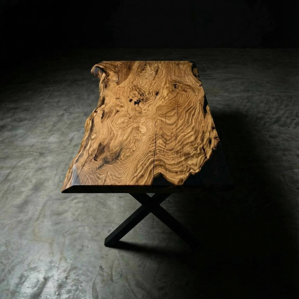 Карагач с небольшим залитием эпоксидной смолы, живой край