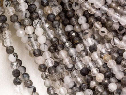 Нить бусин из кварца 3,5мм, огранка