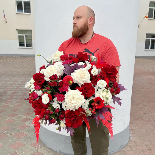 Корзина "Алое пламя"