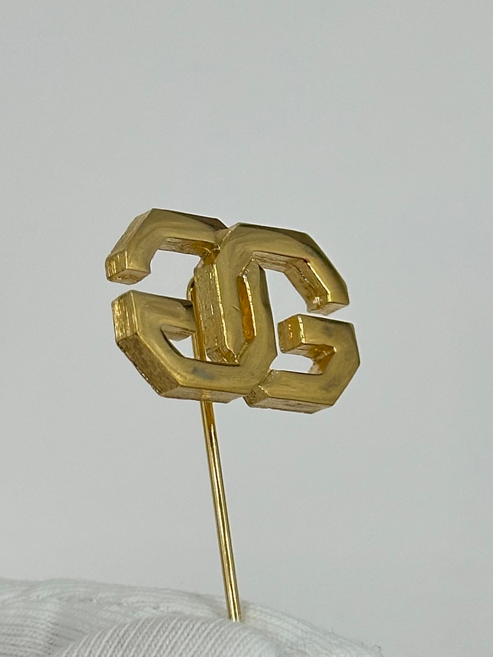 Брошь булавка Лого Givenchy 1978 год