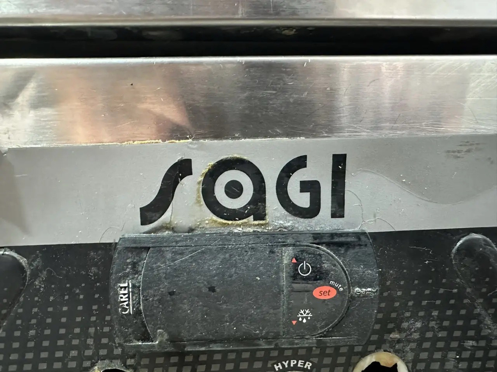 Стол холодильный Sagi