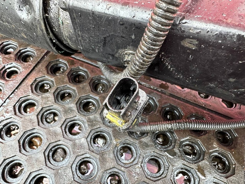 Цилиндр подъема кабины электрический 2020г