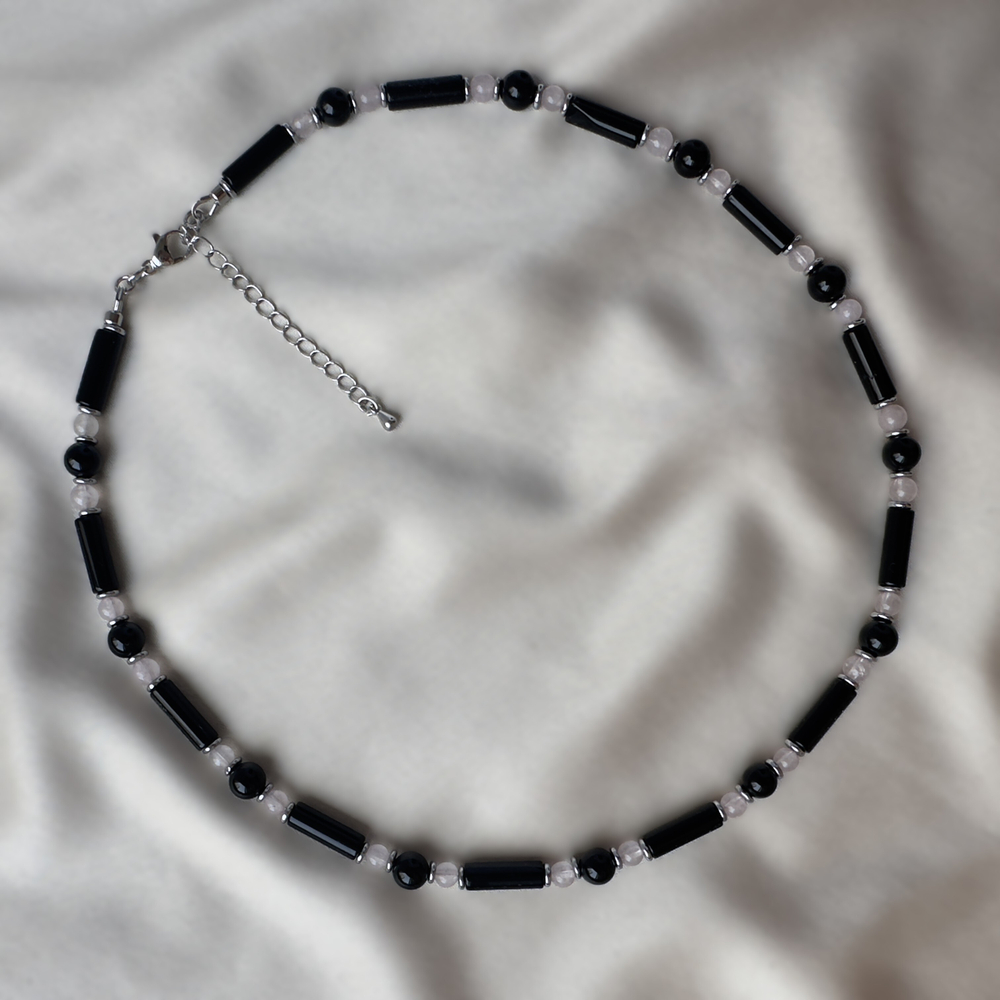 Чокер с чёрным агатом, гематитом и розовым кварцем 40+5 см — Викториэль