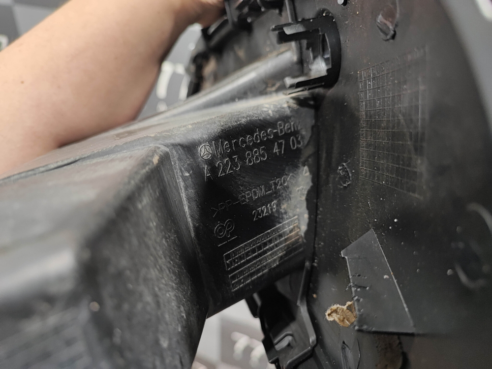 Решетка бампера правая Mercedes Maybach (Z223) Б/У Оригинал A2238807602