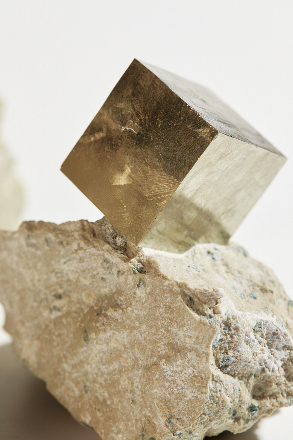 Пирит на породе L