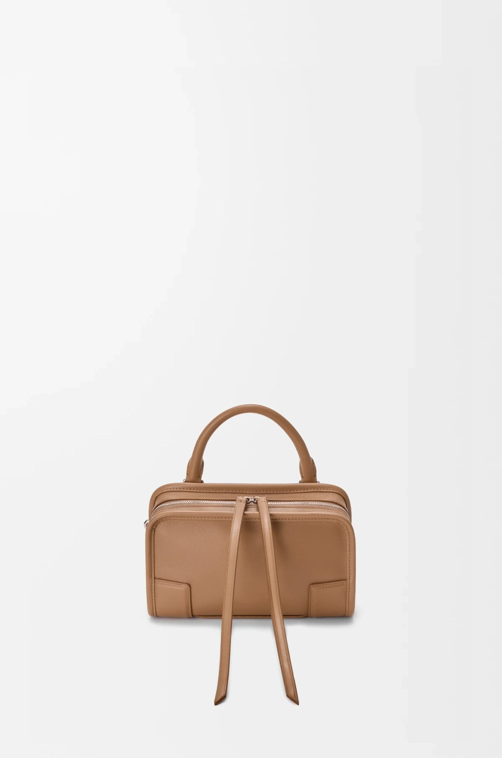 Loewe Мини-сумка Amazona 180 из мягкой телячьей кожи, мокко