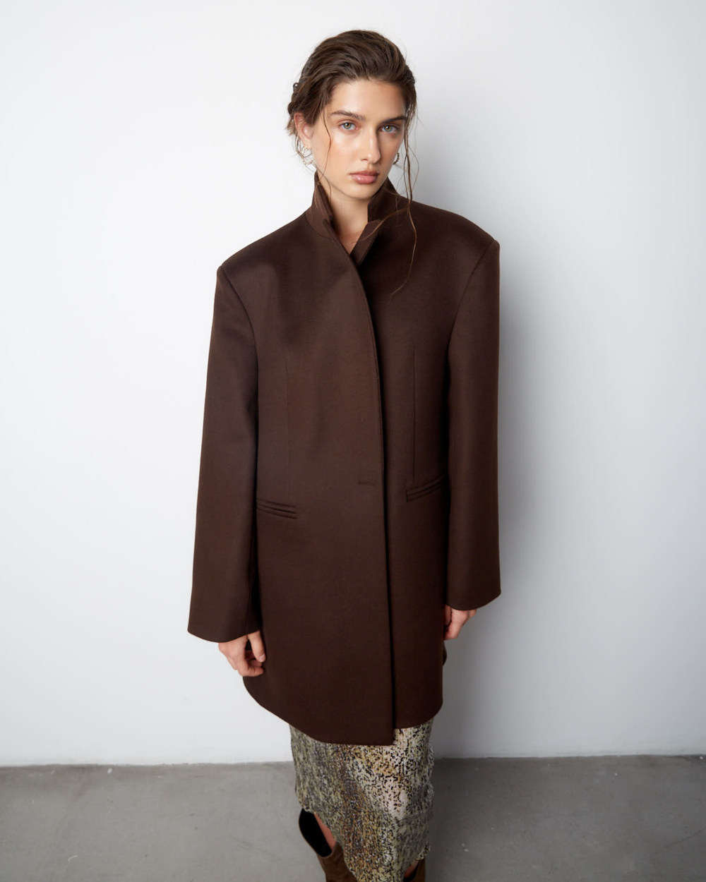 Пальто с асимметричным низом из шерсти и кашемира Диор темный шоколад
