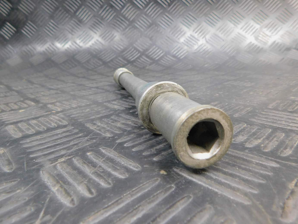 Ось переднего колеса Kawasaki ZZR 400 98 053038