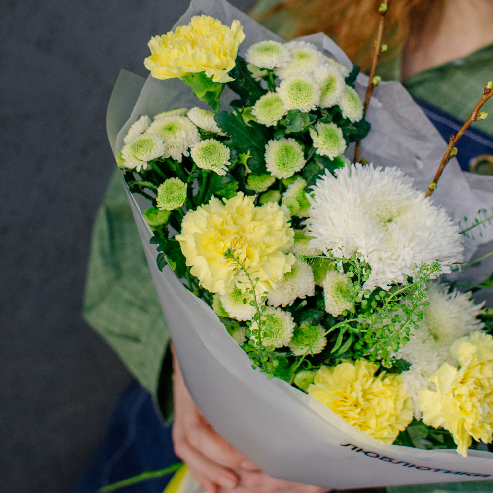 134. Суперстойкий букет в весенних оттенках с ветками вишни