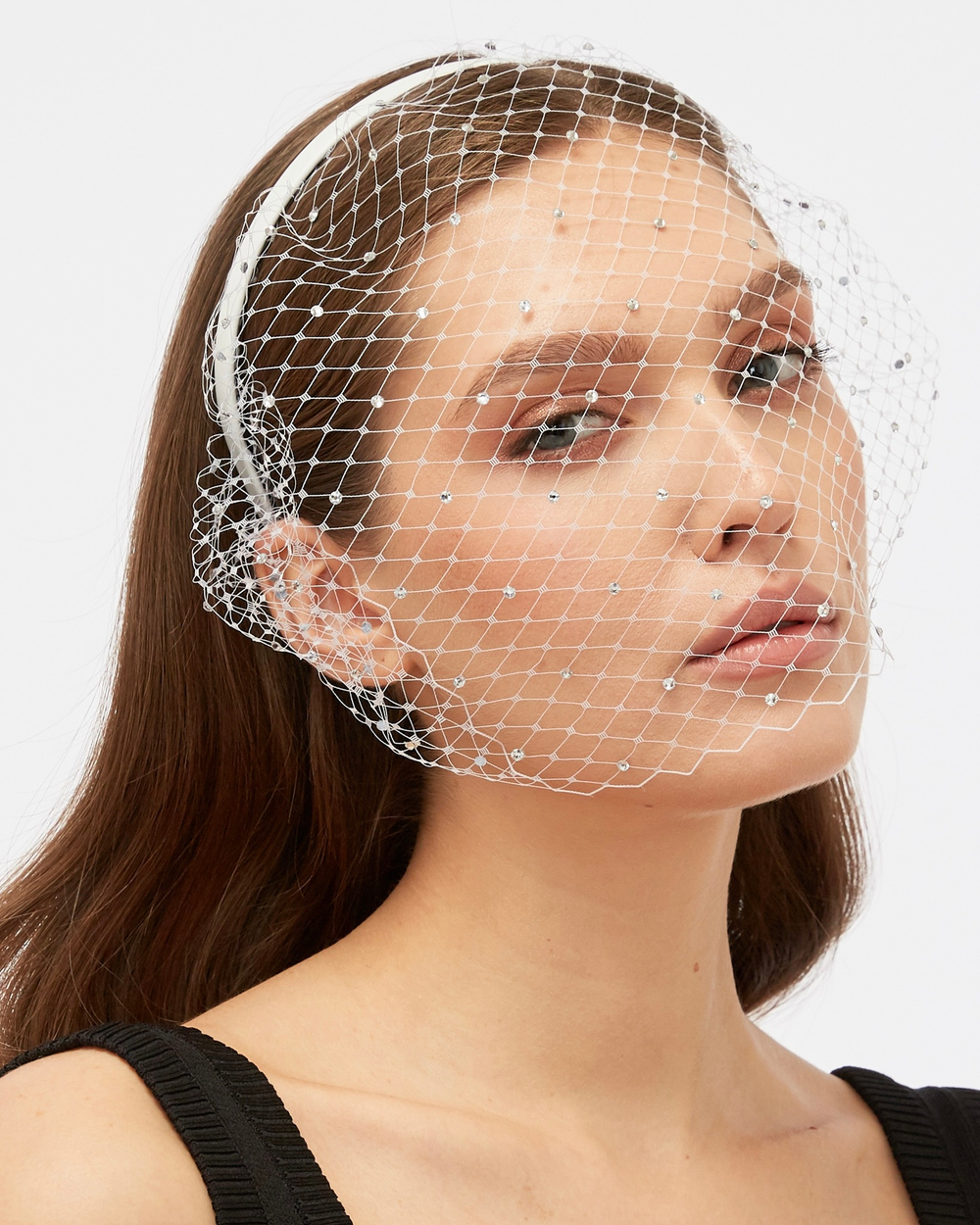 Вуаль белая на тонком ободке со стразами