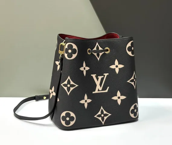 Сумка Louis Vuitton Neonoe MM черный