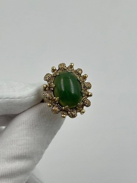 Кольцо с зелёным кабошоном