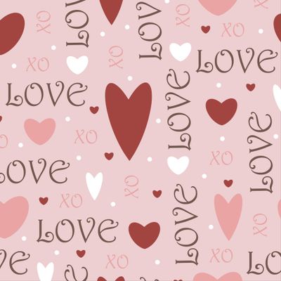 Розовые и красные сердечки с надписью Love
