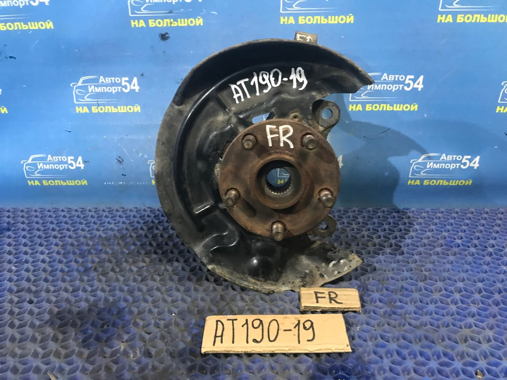 Ступица передняя правая TOYOTA CARINA E 1996