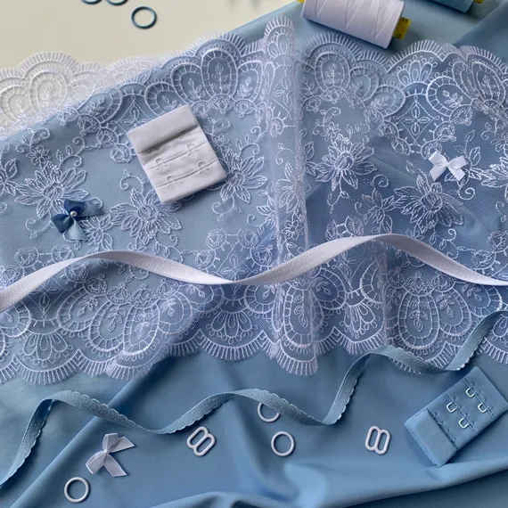 Вышивка на сетке белая 22 см