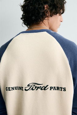 ZARA Х FORD ФУТБОЛКА В СТИЛЕ КОЛОР-БЛОК WAFFLE, СИНИЙ/БЕЛЫЙ